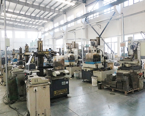 Wire cutting machine tool